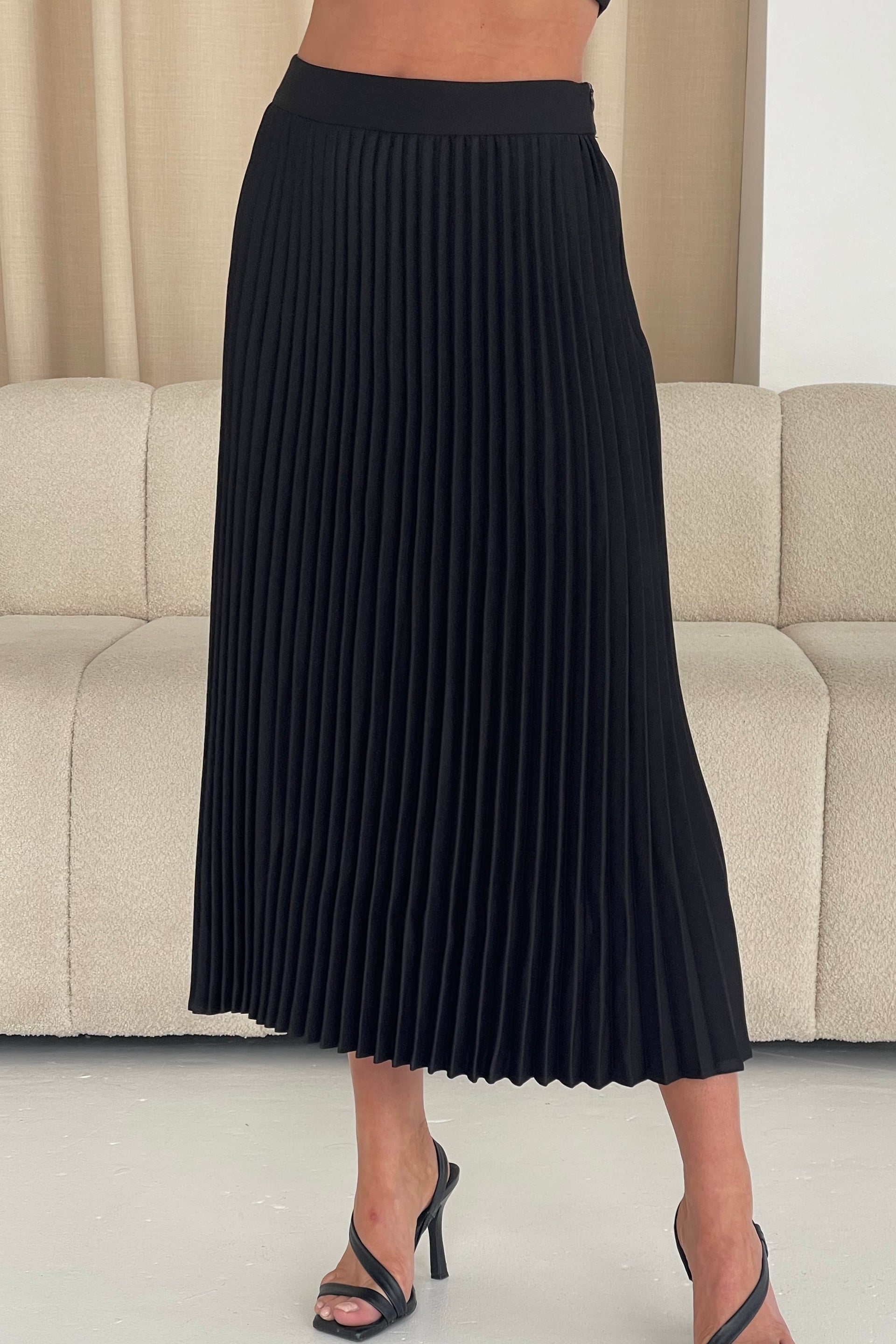 Sienna Pleated Midi Skirt Black