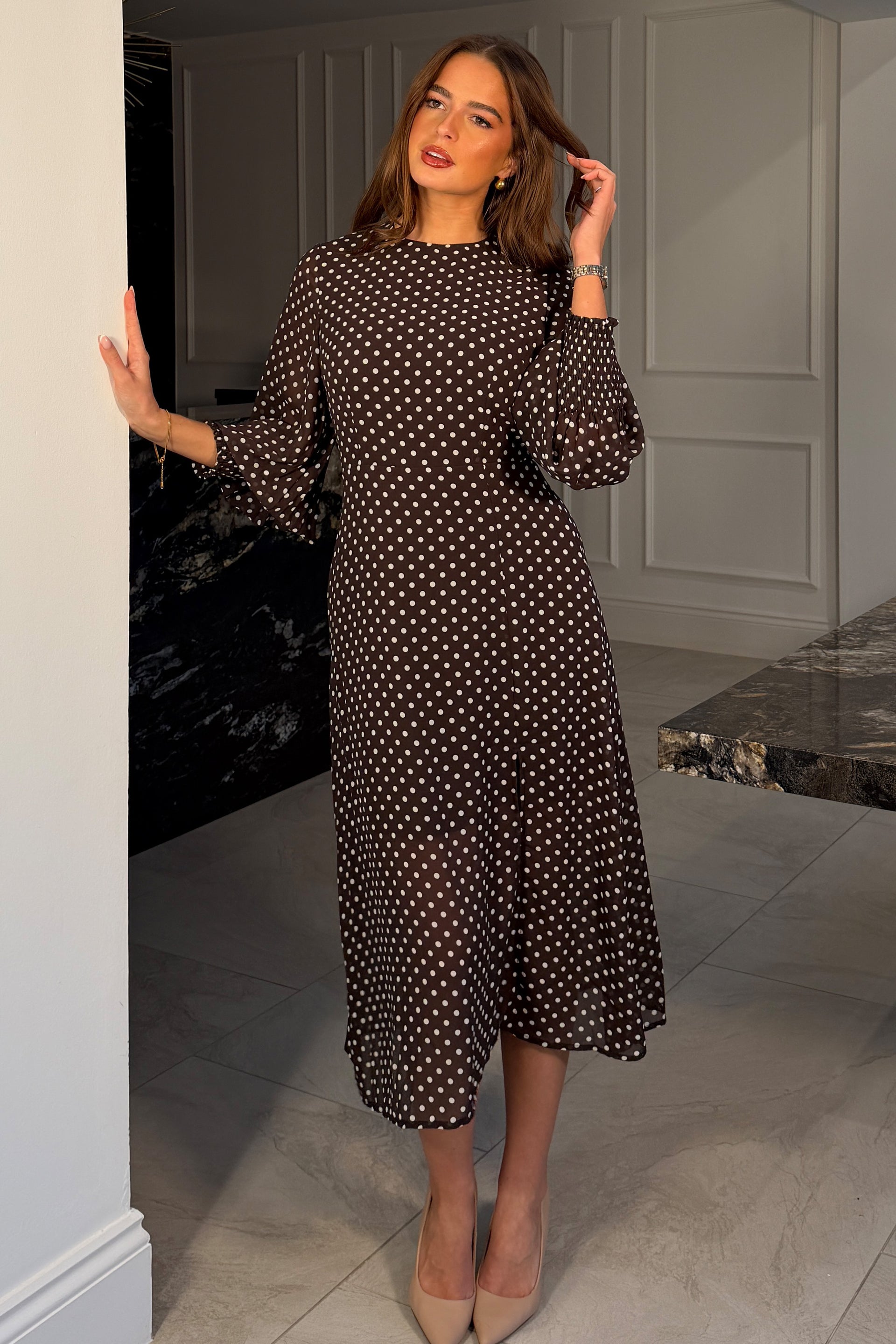 Oraya Shirred Sleeve Brown Spot Midi Dress – Girl In Mind