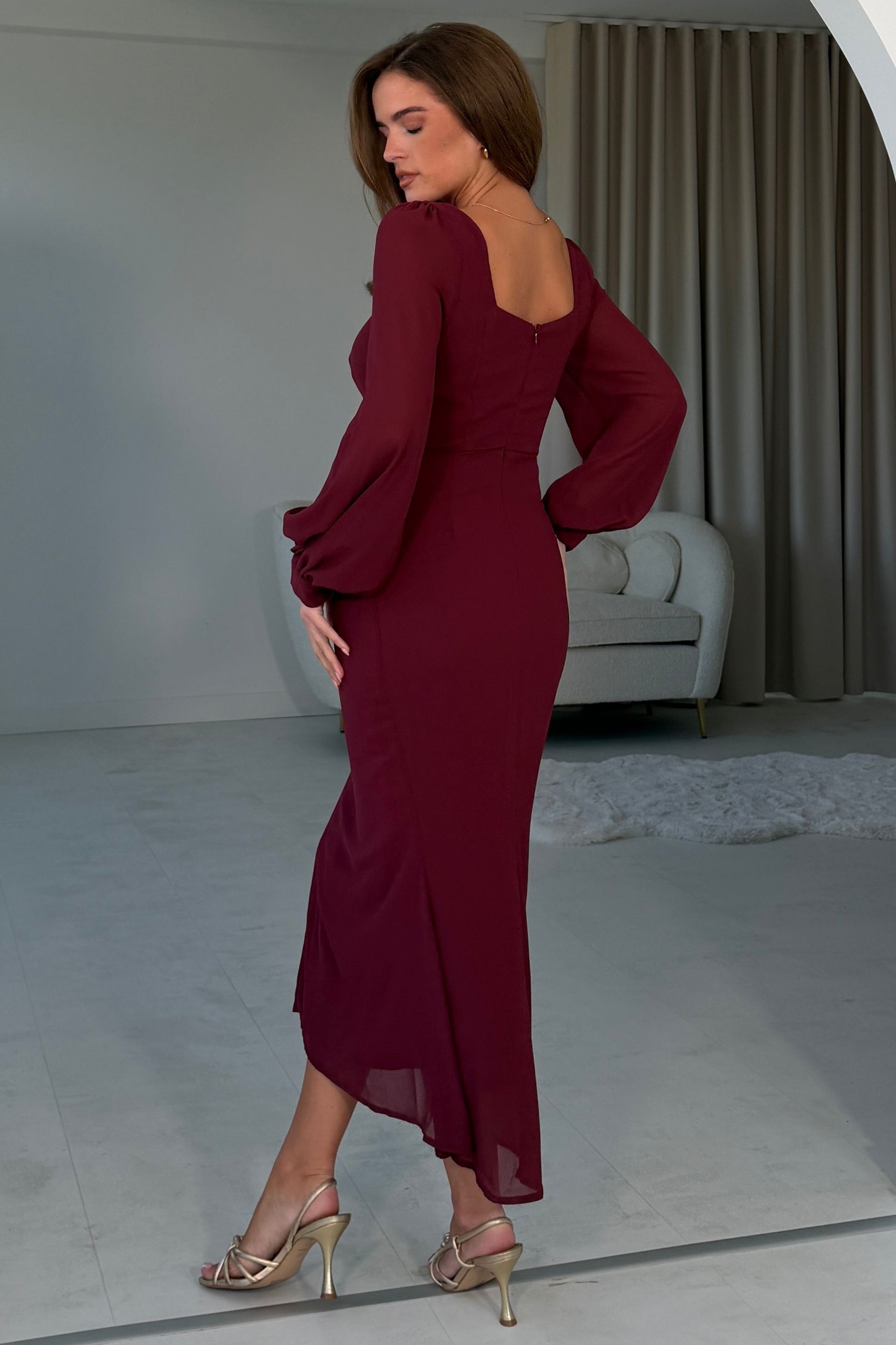 Mina Sweetheart Neckline Ruched Detail Midi Dress Berry
