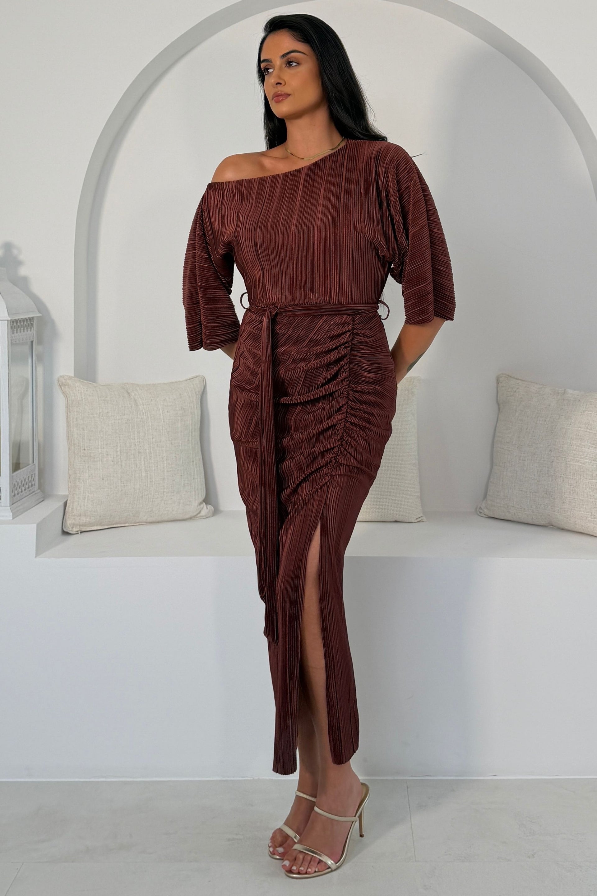 Vendy Off The Shoulder Ruched Detail Midi Dress Brown – Girl In Mind