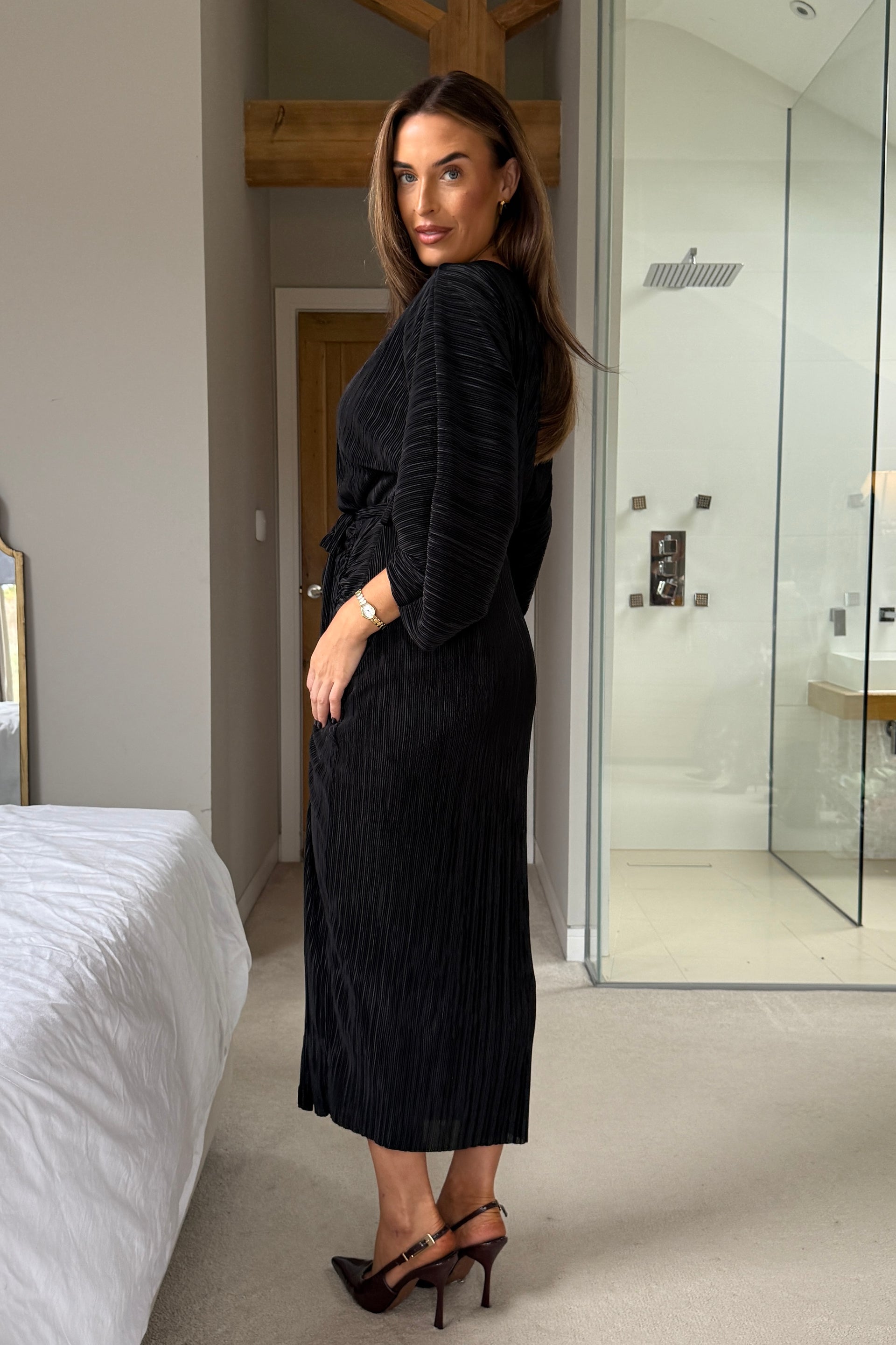 Vendy Off The Shoulder Ruched Detail Midi Dress Black – Girl In Mind