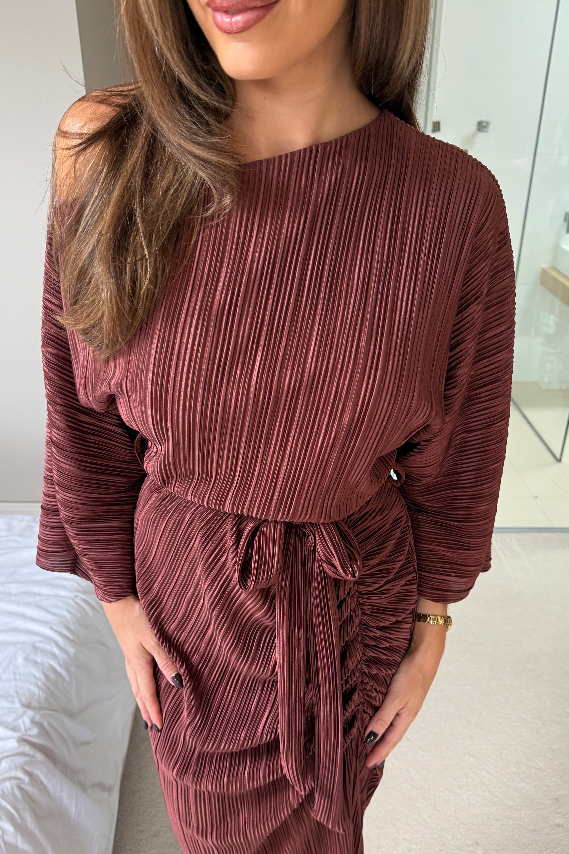 Vendy Off The Shoulder Ruched Detail Midi Dress Brown – Girl In Mind