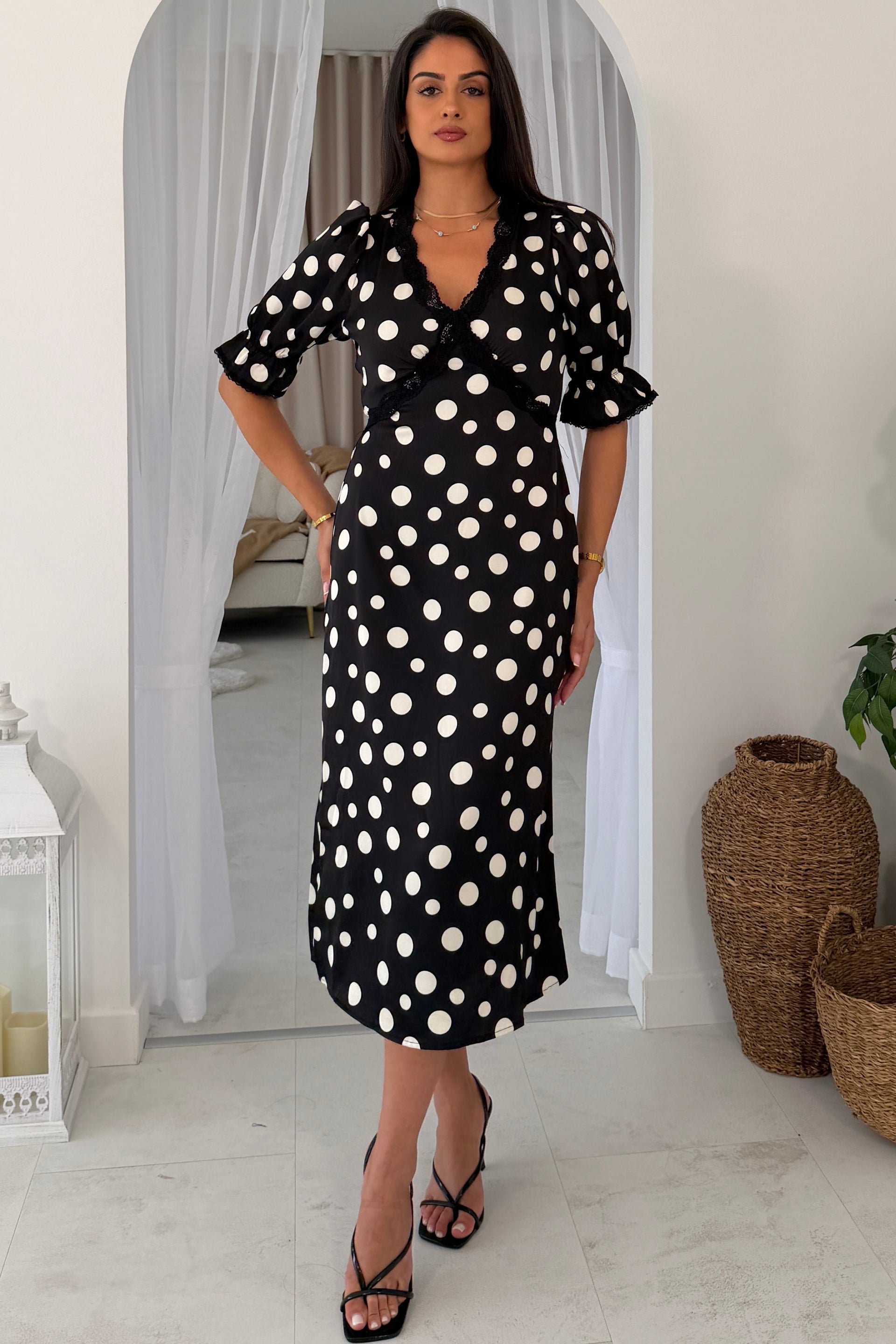 black polka dot dress with puff sleeves Sharon V-Neck Sleeve Midi – Girl In Mind Web Collection: The Night Before Size:11 1/2 Birthday Outfits | Fashion it brings the drama